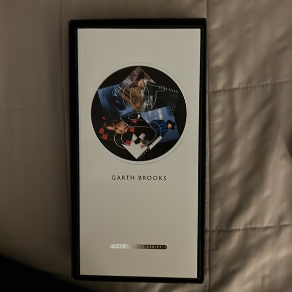 Garth Brooks. The Limited Series - Picture 2 of 3